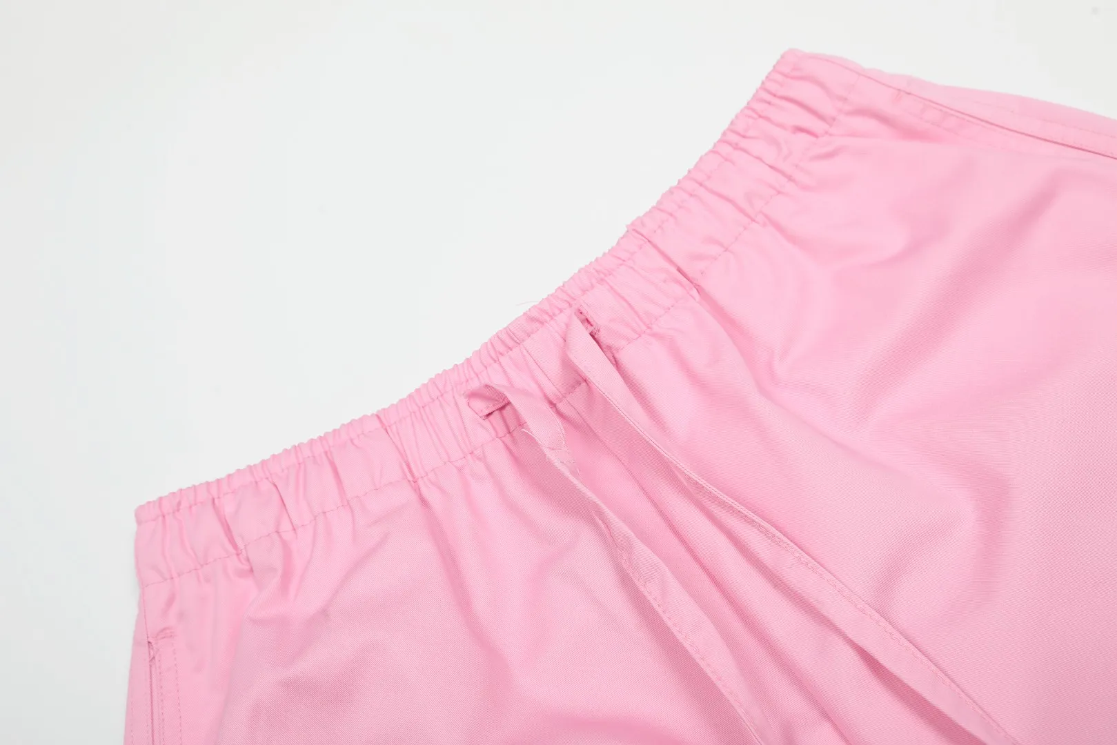 P166 💰 "Top quality" Style number: 1102# [Ralph Lauren Paul small label war horse basic classic shorts] ✅Ralph Lauren Ralph Lauren dopamine war horse small label outdoor shorts ✅Summer fresh, classic and versatile drawstring basic classic shorts ✅Lazy style must-have item The upper body has a fresh feeling ✅Nylon silk floss is smooth and soft, highly breathable and not stuffy ✅Specialized for platform live broadcast, wholesale entity, summer running volume ✅Simple and easy to match, light American style, super great ✅Standard for summer, small and sexy is YYDS, a must-have for petite girls. Size: S-L #Elastic waistline can be stretched. Color: Black, White, Light Blue, Off-white, Pink, Light Green, Khaki